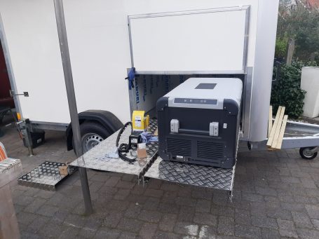 Outdoor keuken van een caravan op maat in aanbouw